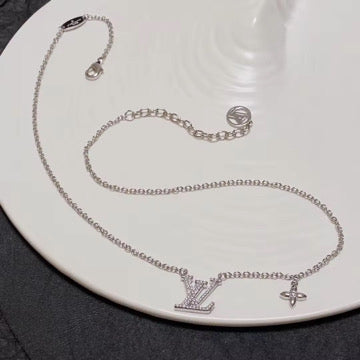 Motif Necklace