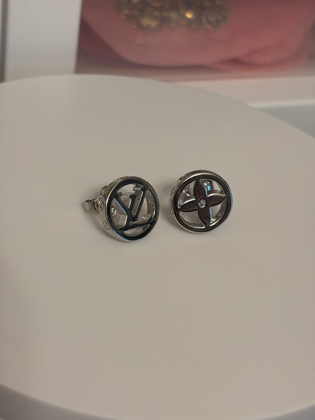 Motif Rich Girl Studs