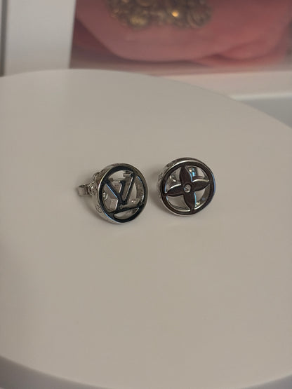 Motif Rich Girl Studs