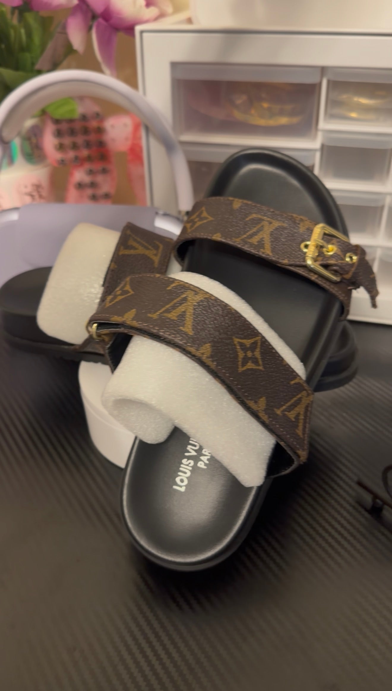 Motif Luxe Slides